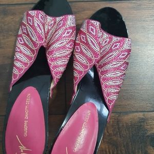 This is a size 41 Giuseppe Zannotti slippers. It's glittery pink.
